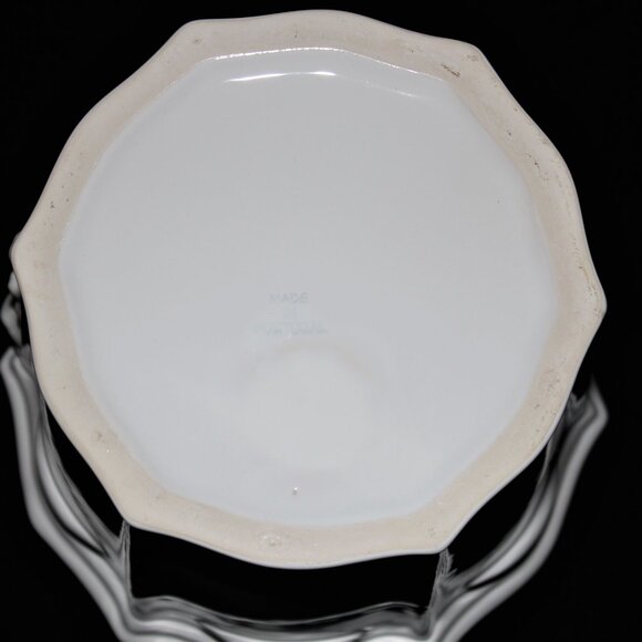 Elegant White Ceramic Planter with Bow Design | Made in Portugal - Picture 4 of 5